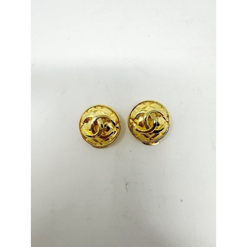 Chanel CC Logo Vintage Matelasse Gold Plated Round Clip On Earrings Rise On